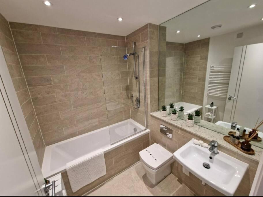 Modern Apartment, Sleeps 6, Belfast City Centre Εξωτερικό φωτογραφία