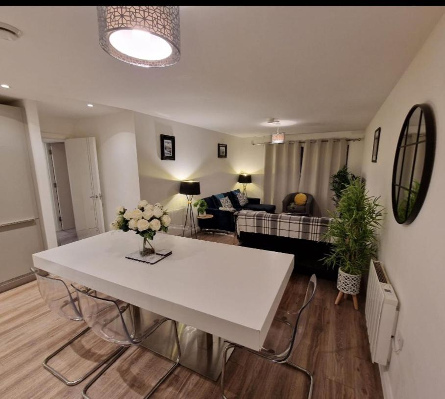 Modern Apartment, Sleeps 6, Belfast City Centre Εξωτερικό φωτογραφία